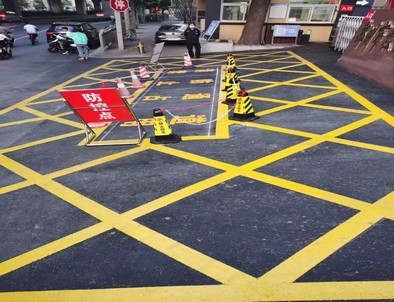 五家渠五家渠厂区划线，园区停车场划线，车库标识标线